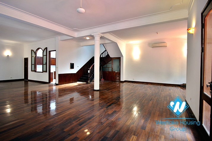 Big yard, swiming pool and five bedrooms house for rent in Tay Ho district, Ha Noi.